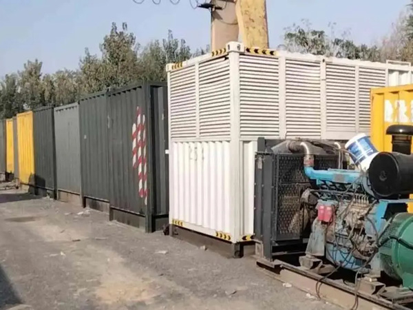 霍城200KW柴油发电机机组每小时油耗是多少?